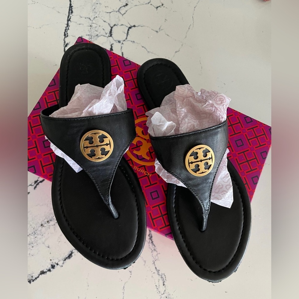 Tory Burch leather flat thong sandal EUC, size 8